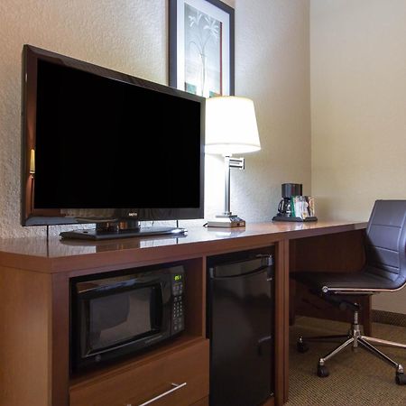 Comfort Inn & Suites Airport Convention Center North Charleston Exteriör bild