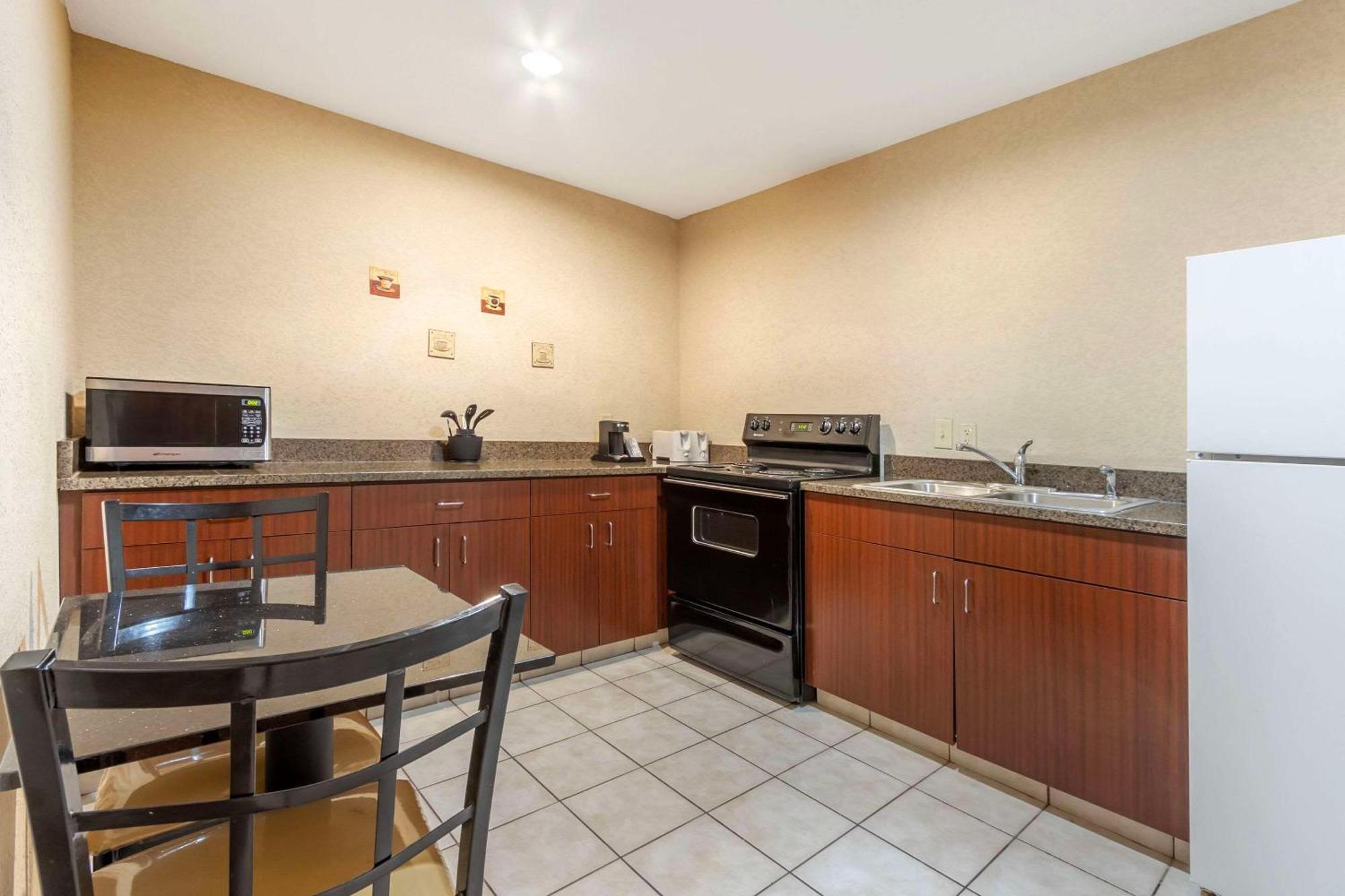 Comfort Inn & Suites Airport Convention Center North Charleston Exteriör bild
