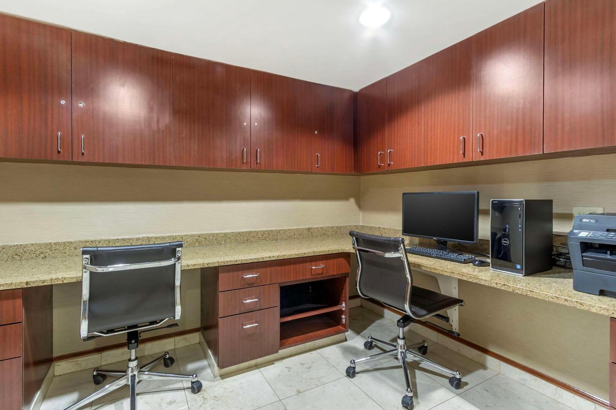 Comfort Inn & Suites Airport Convention Center North Charleston Exteriör bild