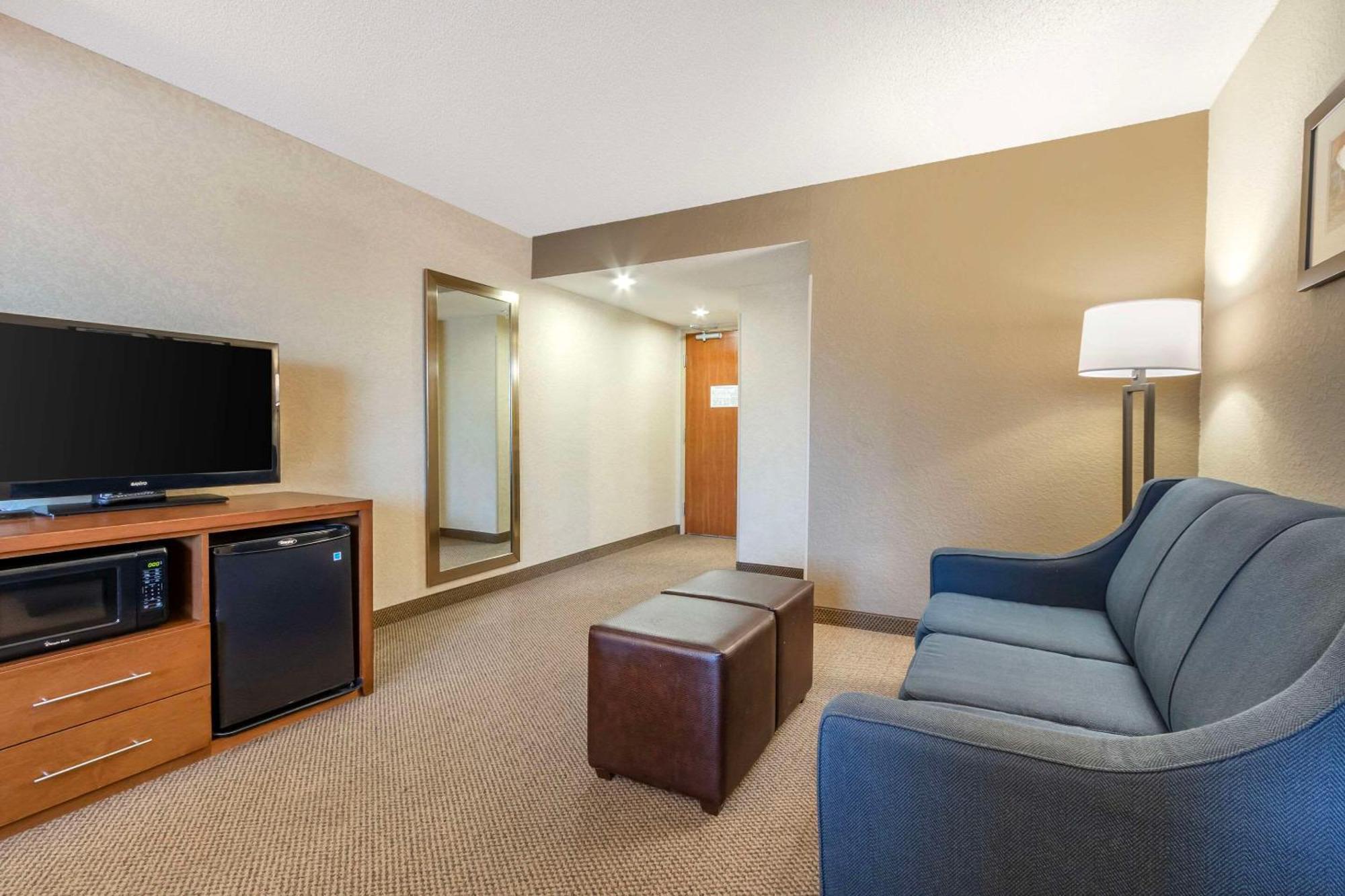 Comfort Inn & Suites Airport Convention Center North Charleston Exteriör bild