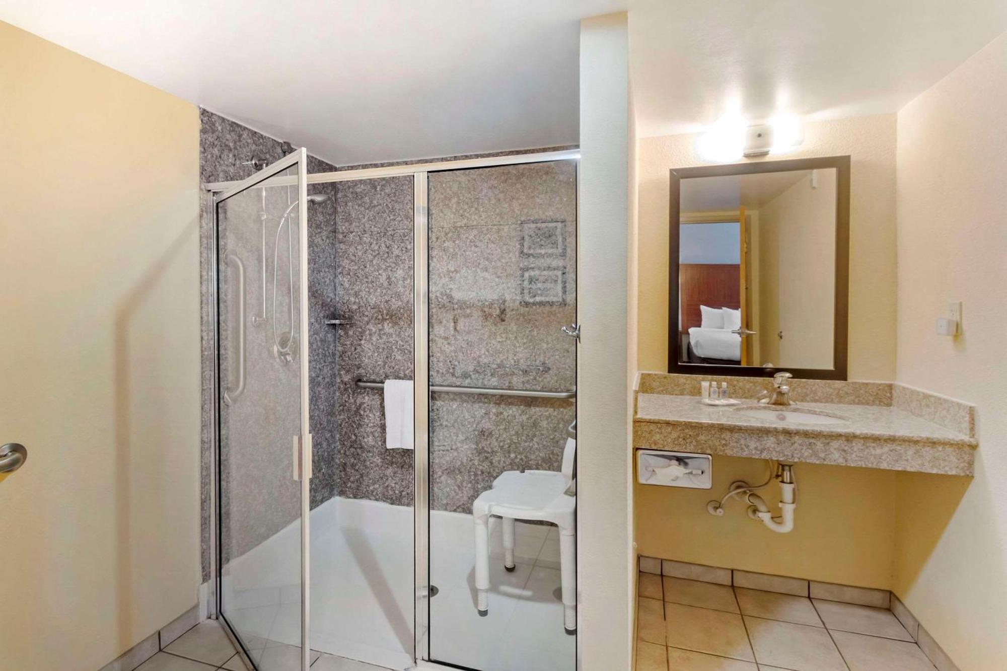 Comfort Inn & Suites Airport Convention Center North Charleston Exteriör bild