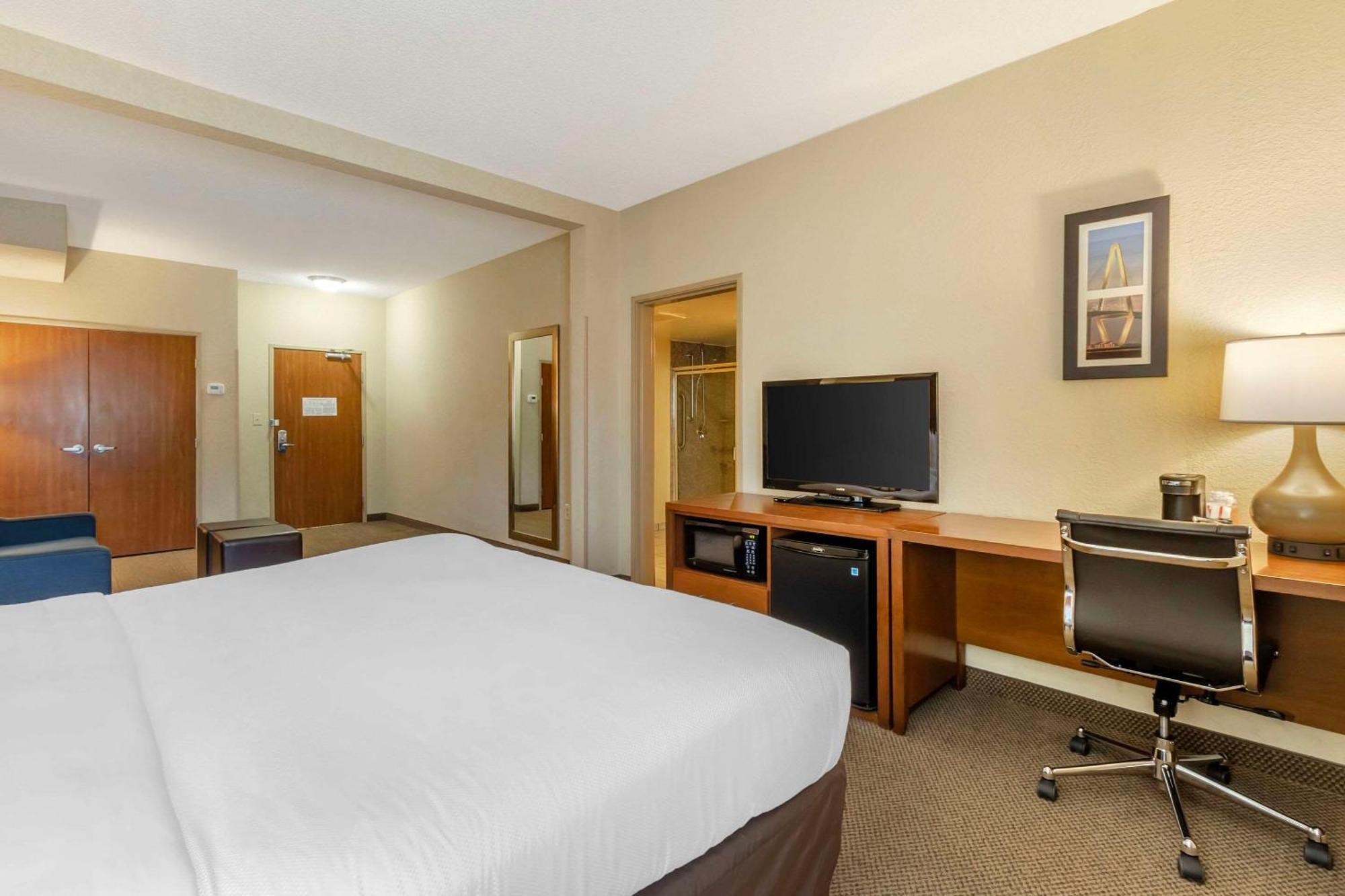 Comfort Inn & Suites Airport Convention Center North Charleston Exteriör bild