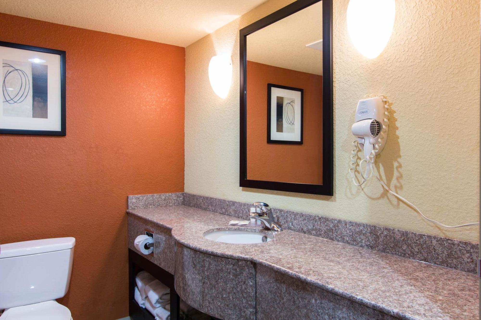 Comfort Inn & Suites Airport Convention Center North Charleston Exteriör bild