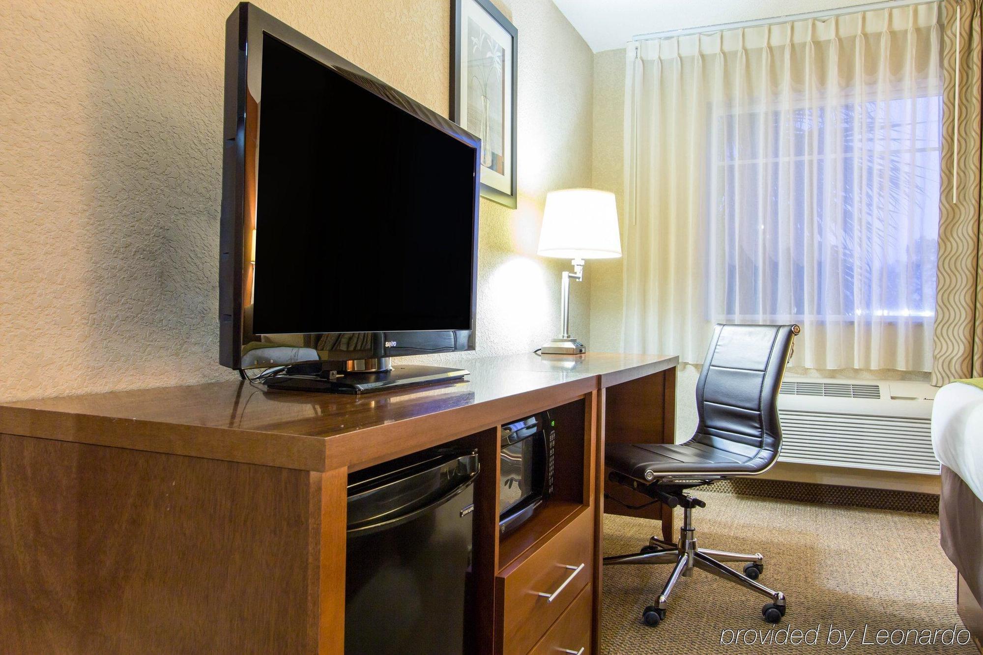 Comfort Inn & Suites Airport Convention Center North Charleston Exteriör bild